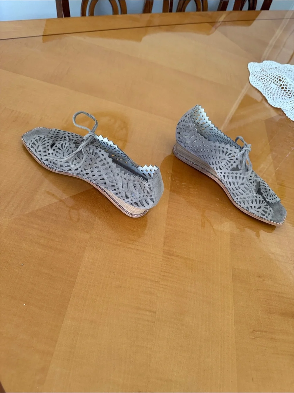 Jeffrey Campbell Light Gray Laser-Cut Peep-Toe Lace-Up Flats size 9